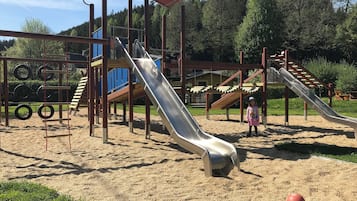 Khu vui chơi trẻ em - ngoài trời