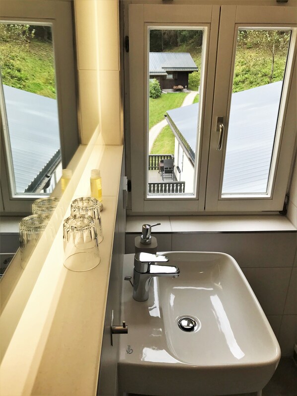 基本客房 | 浴室 | 淋浴設備、免費盥洗用品、吹風機、浴袍