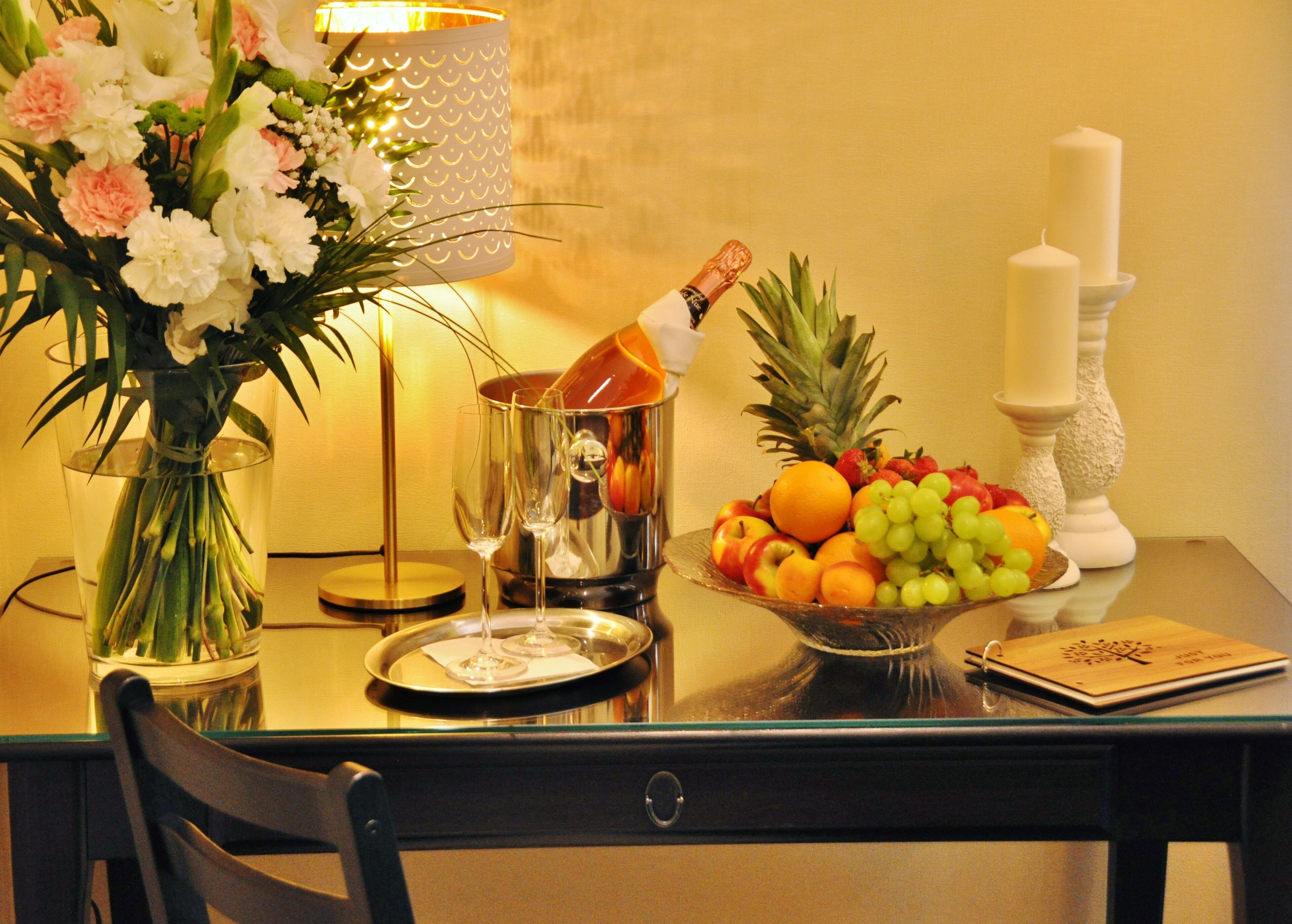 deluxe double room (plus) | living area | lcd tv