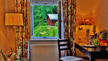 Basic Room | Living area | LCD TV