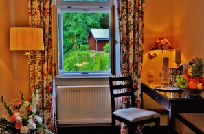 Eenvoudige kamer | Woonruimte | Lcd-televisie