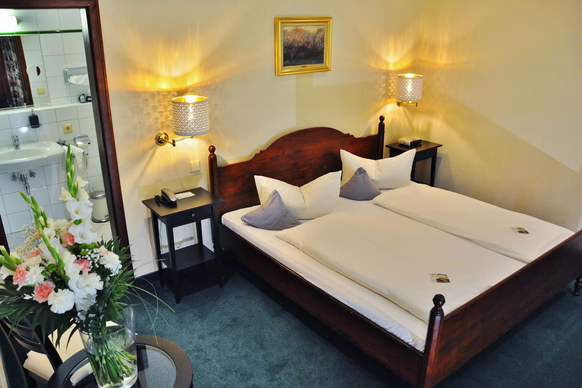 Quarto casal luxo (Plus) | Roupas de cama premium, frigobar, cofres nos quartos, escrivaninha