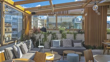 Free daily self-serve breakfast