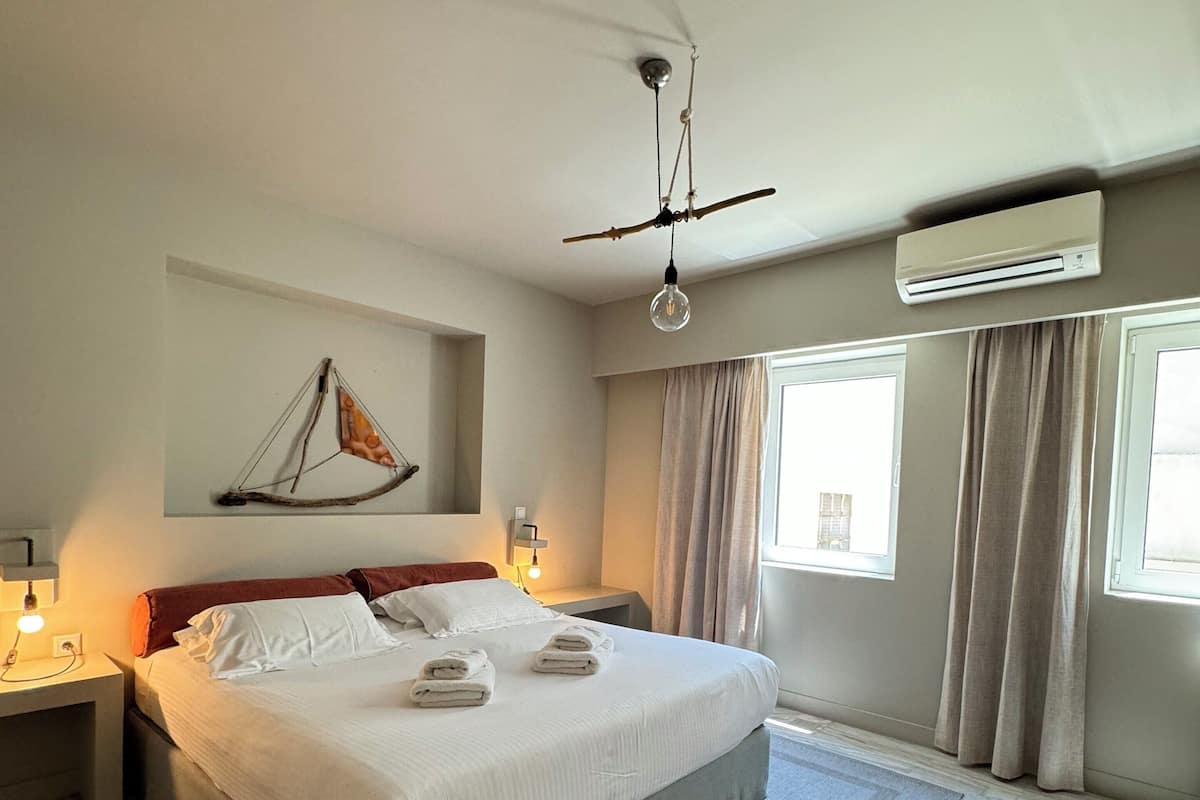 1 bedroom, hypo-allergenic bedding, minibar, in-room safe