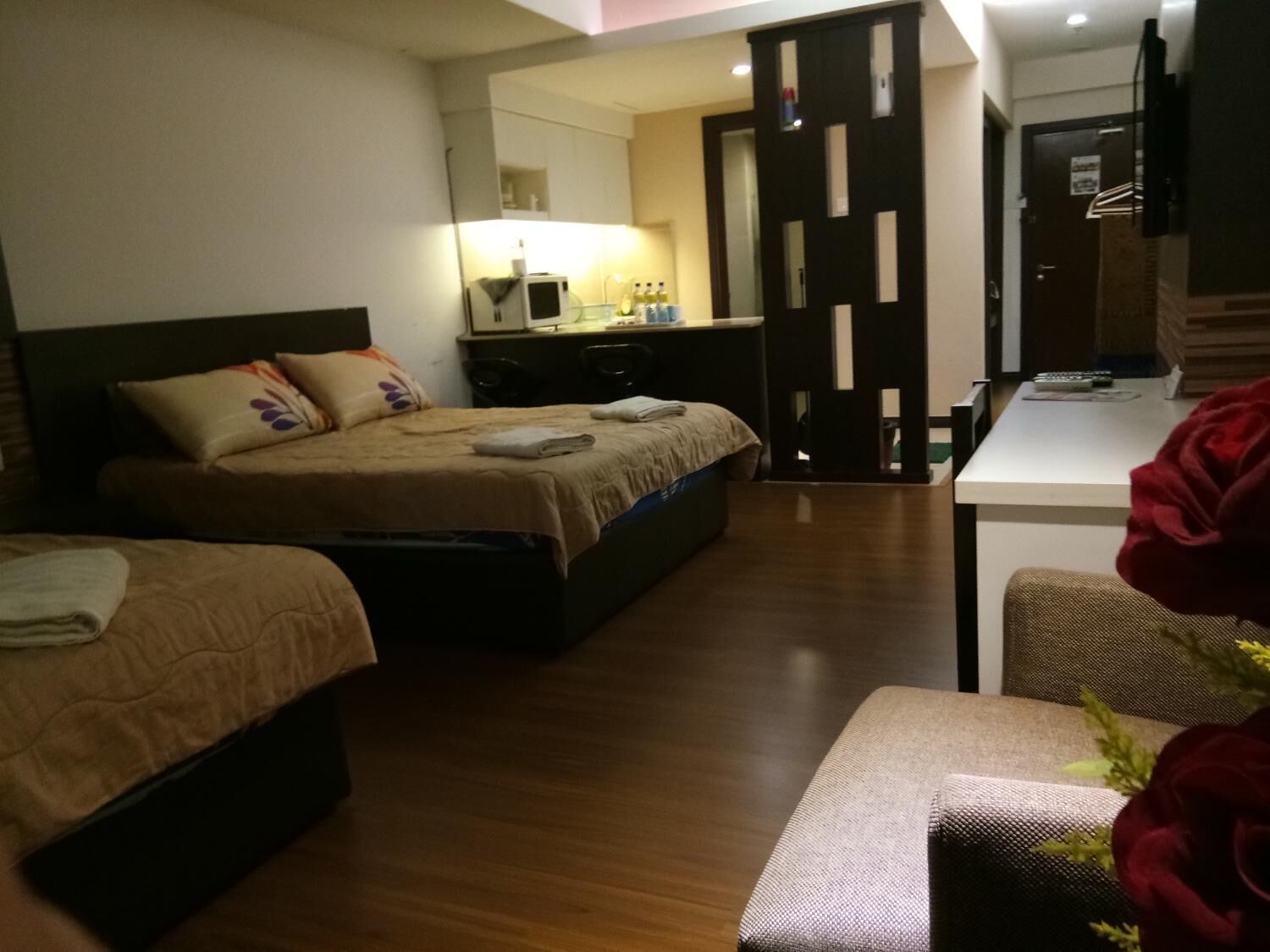 書桌、熨斗/熨衫板、免費嬰兒床、免費摺床/加床