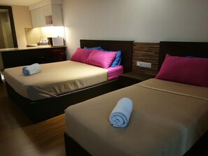 Desk, iron/ironing board, free cribs/infant beds, free rollaway beds - AL-Aidid Homestay (Kota Bharu)