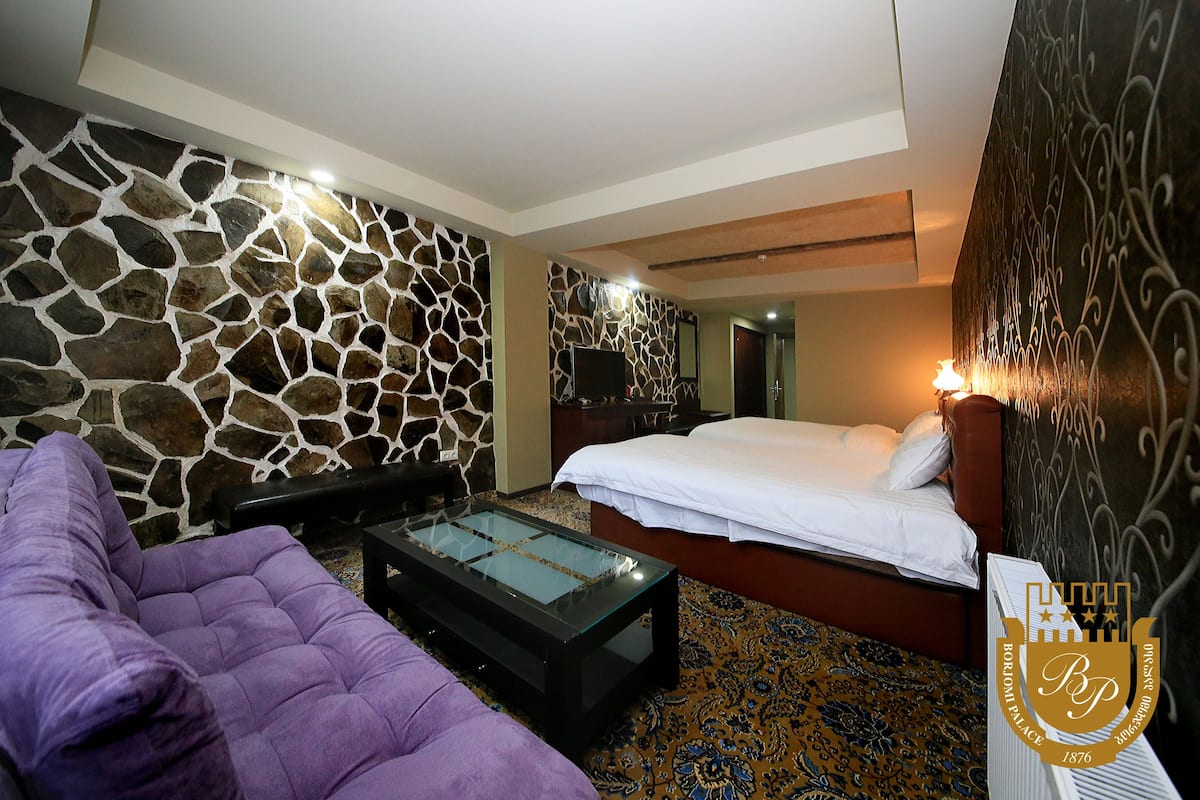 junior suite | living room | tv