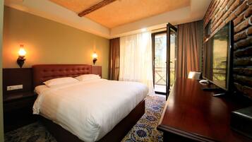 Minibar, coffres-forts dans les chambres, bureau