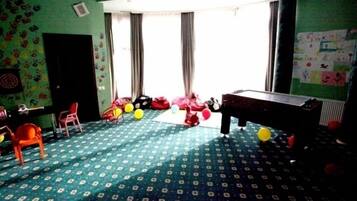 Área de juegos infantiles bajo techo