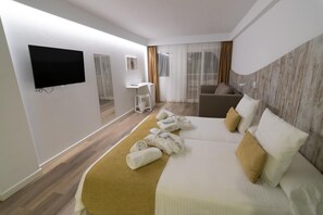 Dobbeltrom | Minibar, skrivebord, blendingsgardiner og wi-fi (inkludert)