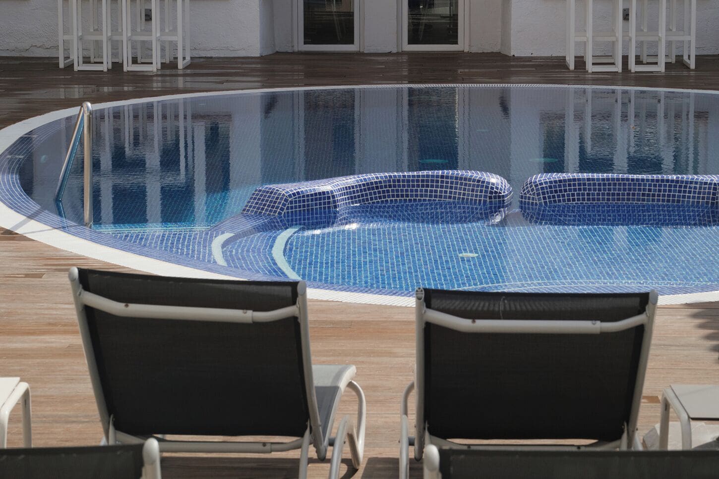 Outdoor pool, pool umbrellas, sun loungers