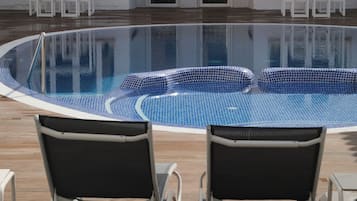 Outdoor pool, pool umbrellas, sun loungers