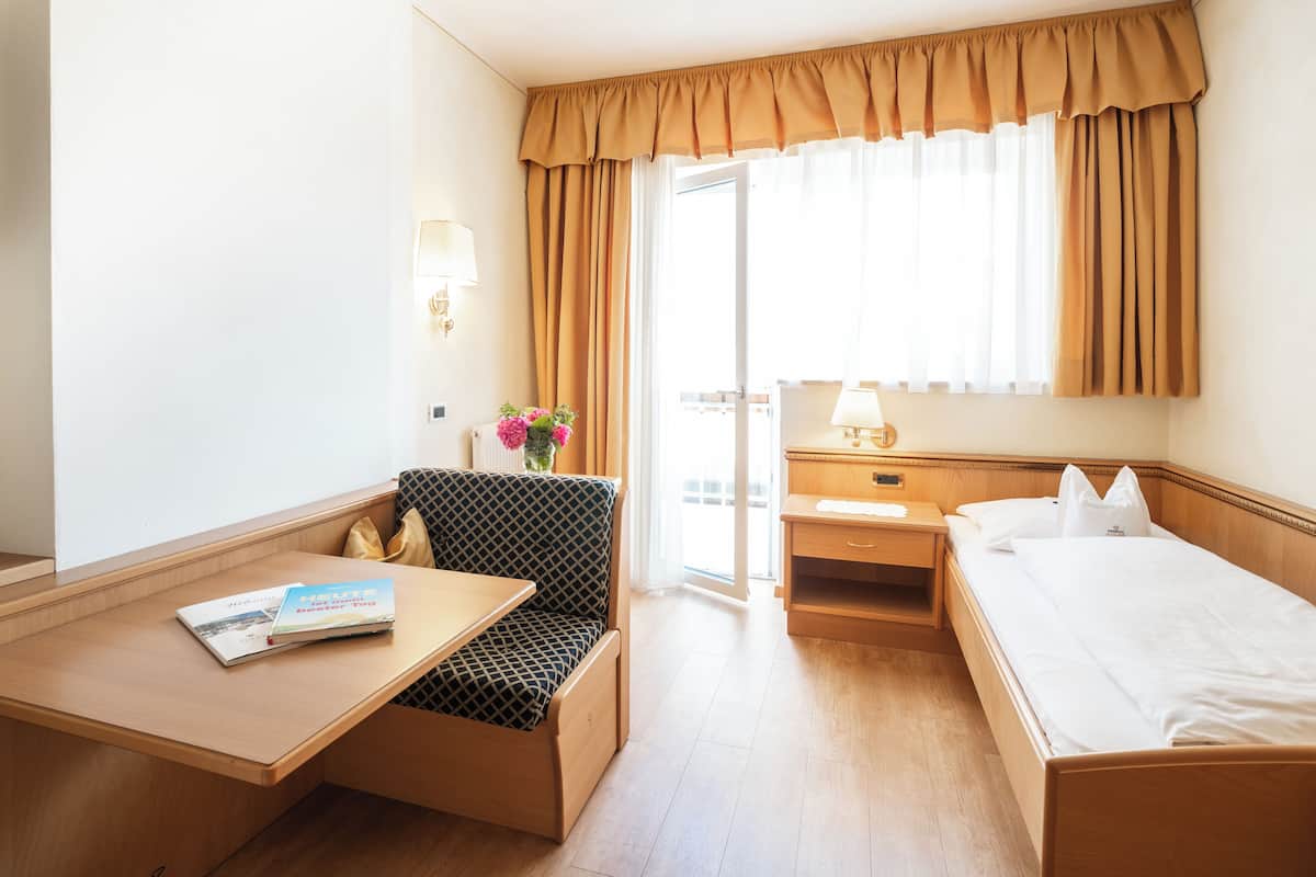 Single Room | Premium bedding, minibar, in-room safe, desk