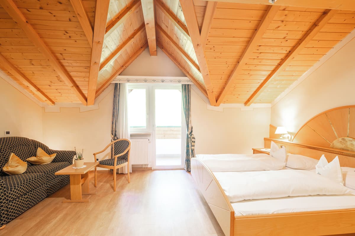 Superior Double Room | Premium bedding, minibar, in-room safe, desk
