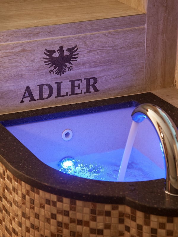 Area per trattamenti esterna, sauna, vasca idromassaggio, bagno turco