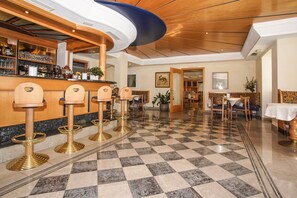 Se sirven desayunos, cenas y cocina regional (con vistas al jardín) 