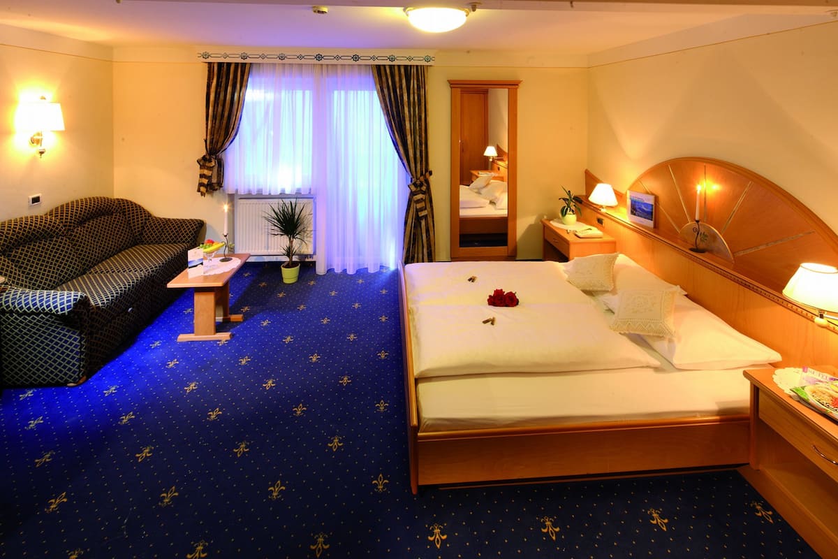 Chambre supérieure double | Literie de qualité, minibar, coffre-fort, bureau