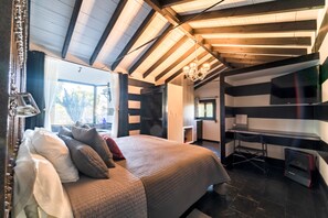 Superior-Dreibettzimmer, Terrasse, zum Garten hin