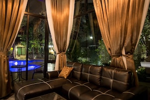 Studio, vue piscine | Vue de la chambre