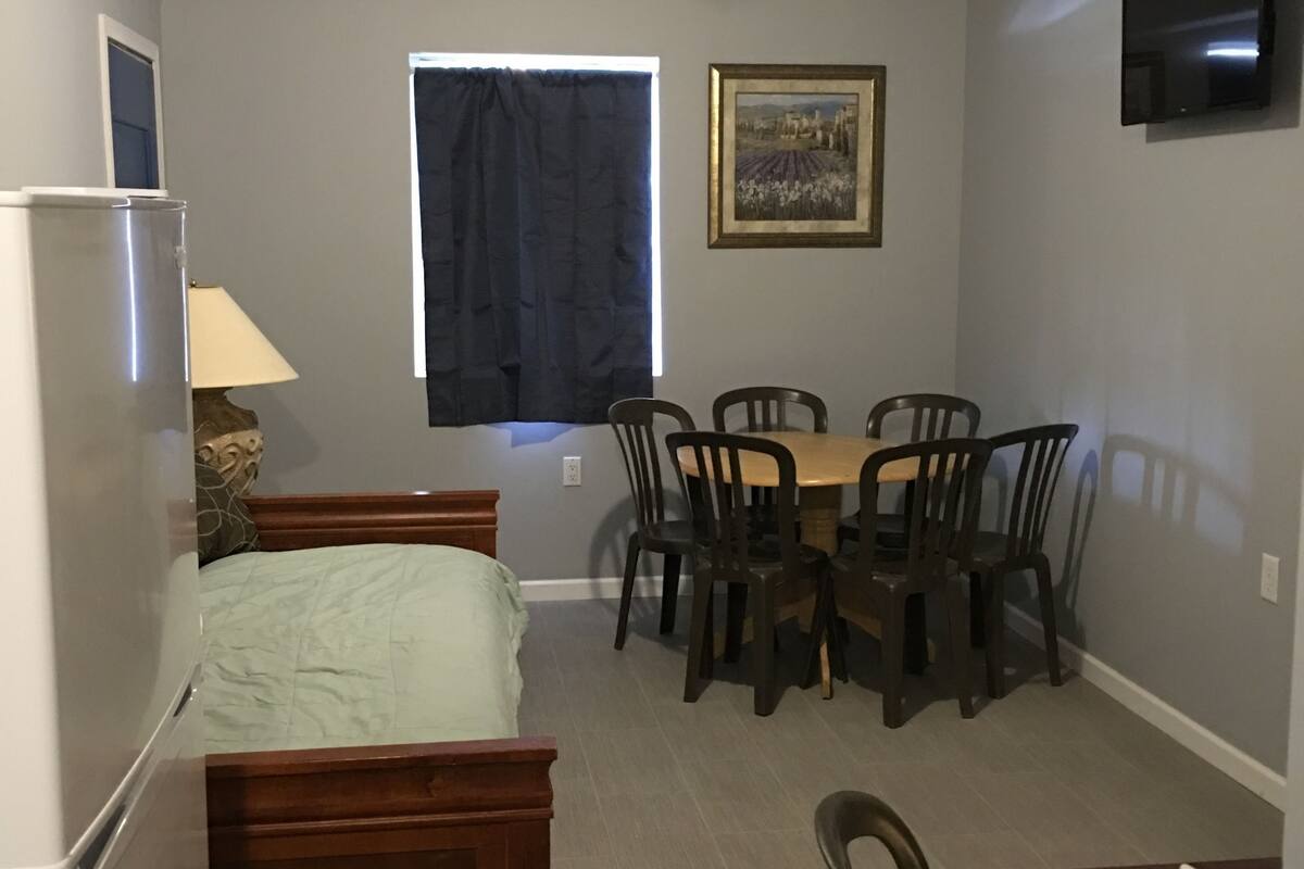 Premier Apartment, 2 Bedrooms, Kitchen, Poolside | Private kitchen | Fridge, microwave