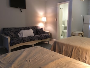 Premium Single Room, 1 Bedroom, Kitchen, Poolside | Living area | Flat-screen TV - Twilight Motel (Wildwood)