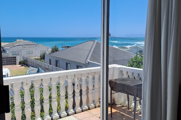 Traditional Double Room, 1 Bedroom, Non Smoking, Ocean View | Balcony