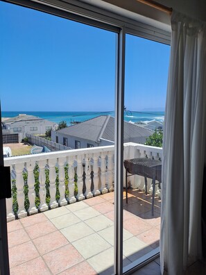 Traditional Double Room, 1 Bedroom, Non Smoking, Ocean View | Balcony - Oom Piet Self Catering Accomodation (Gansbaai)