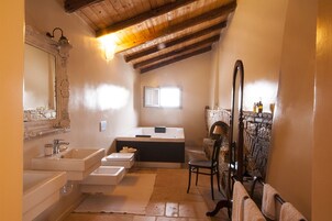 Ducha, artículos de tocador gratuitos, pantuflas, bidet