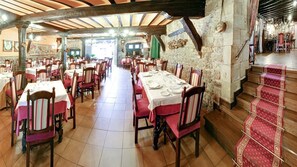 Se sirven desayunos, almuerzos, cenas y cocina local 