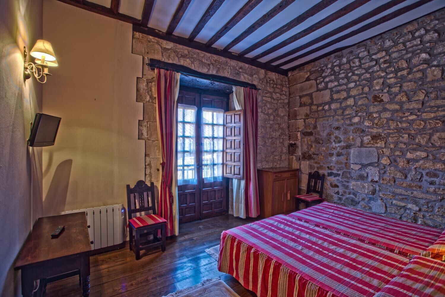 desk, cots/infant beds