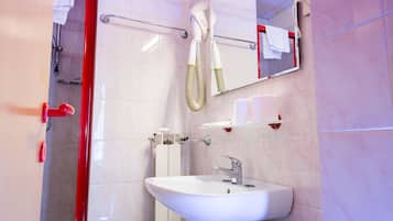 Komfortbadewanne, kostenlose Toilettenartikel, Haartrockner, Handtücher