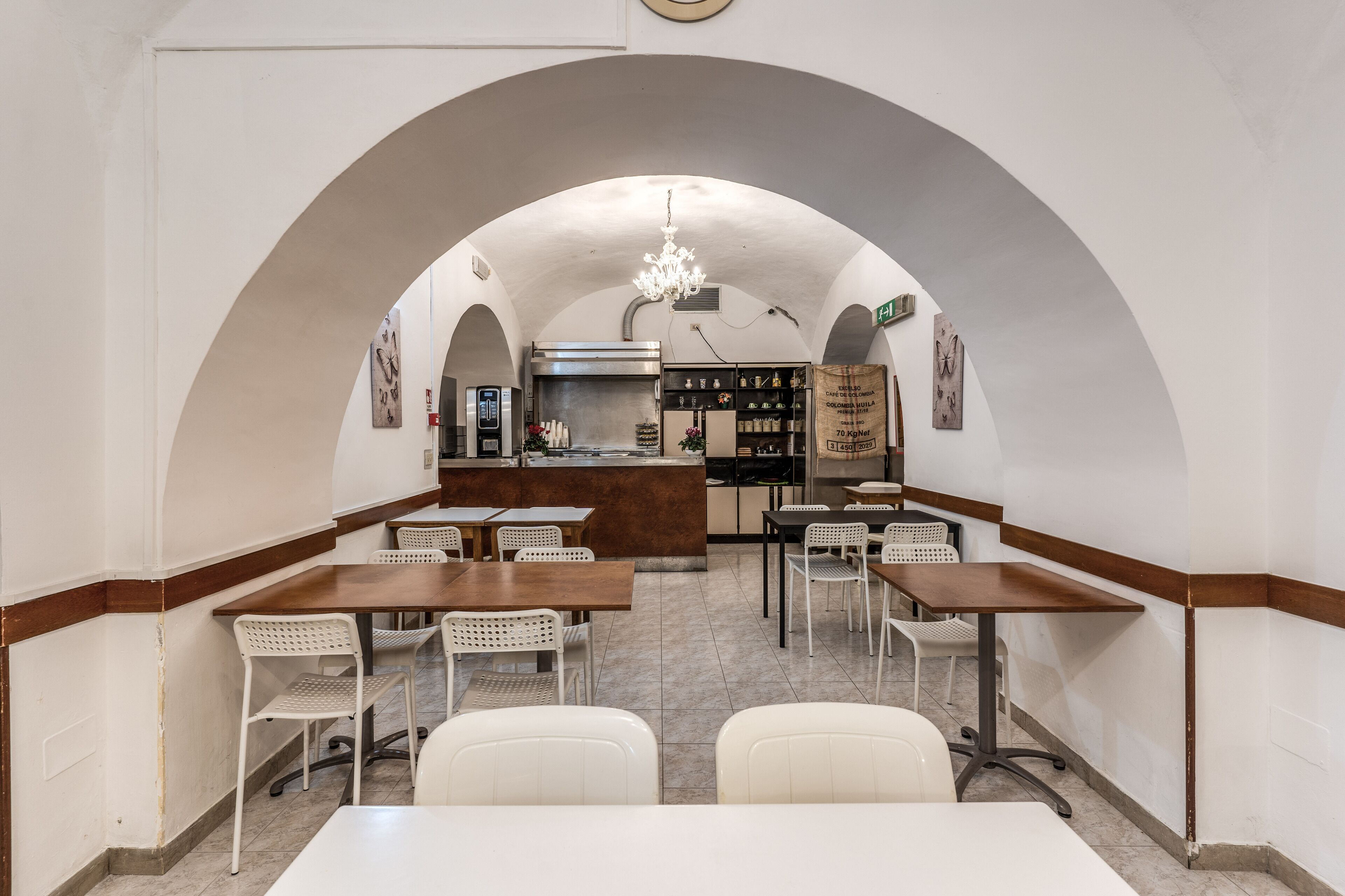 Petit déjeuner continental (8 EUR par personne)