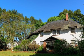 Exterior - Biggy Best Cottages (Howick)