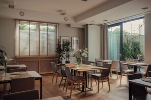 Breakfast and dinner served, international cuisine