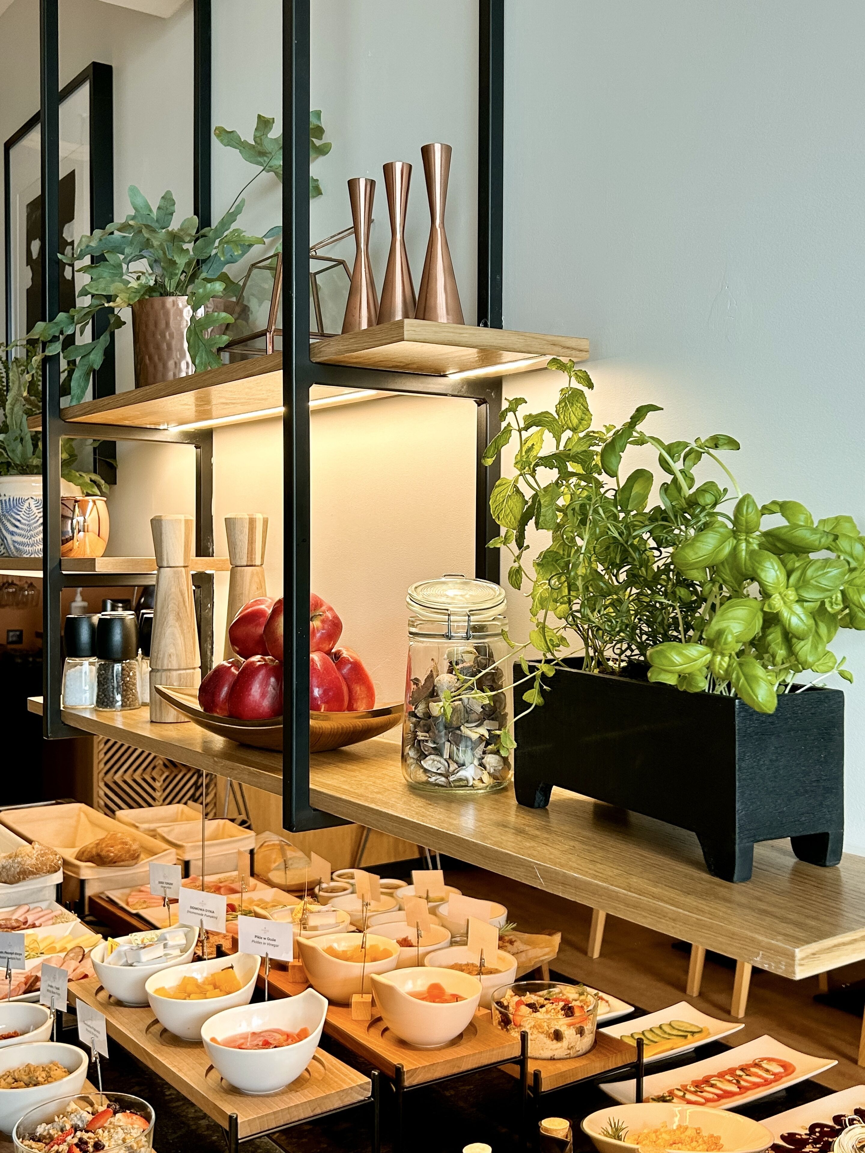 breakfast and dinner served, international cuisine