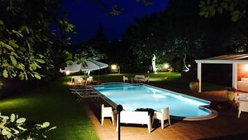 Outdoor pool, pool umbrellas, sun loungers