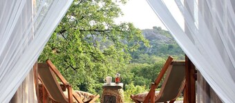 Big Cave Camp - Lodge On The Rocks