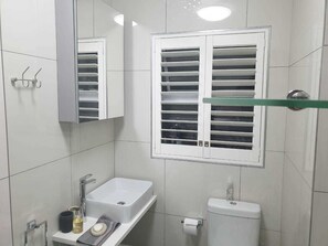 Bathroom - Green Point Self Catering Studio (Cape Town)