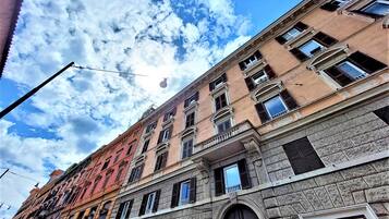 Design Apartment, 2 Bedrooms, City View (Via San Giovanni In Laterano 226) | Fachada del alojamiento