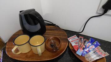 Kopi dan/atau alat penyeduh kopi