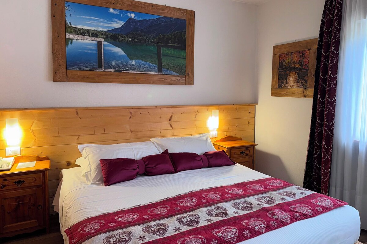 Standard Double or Twin Room (Letti uniti) | In-room safe, desk, soundproofing, bed sheets
