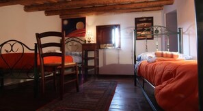 Casa básica, 2 habitaciones, en edificio contiguo | Vista desde la habitación