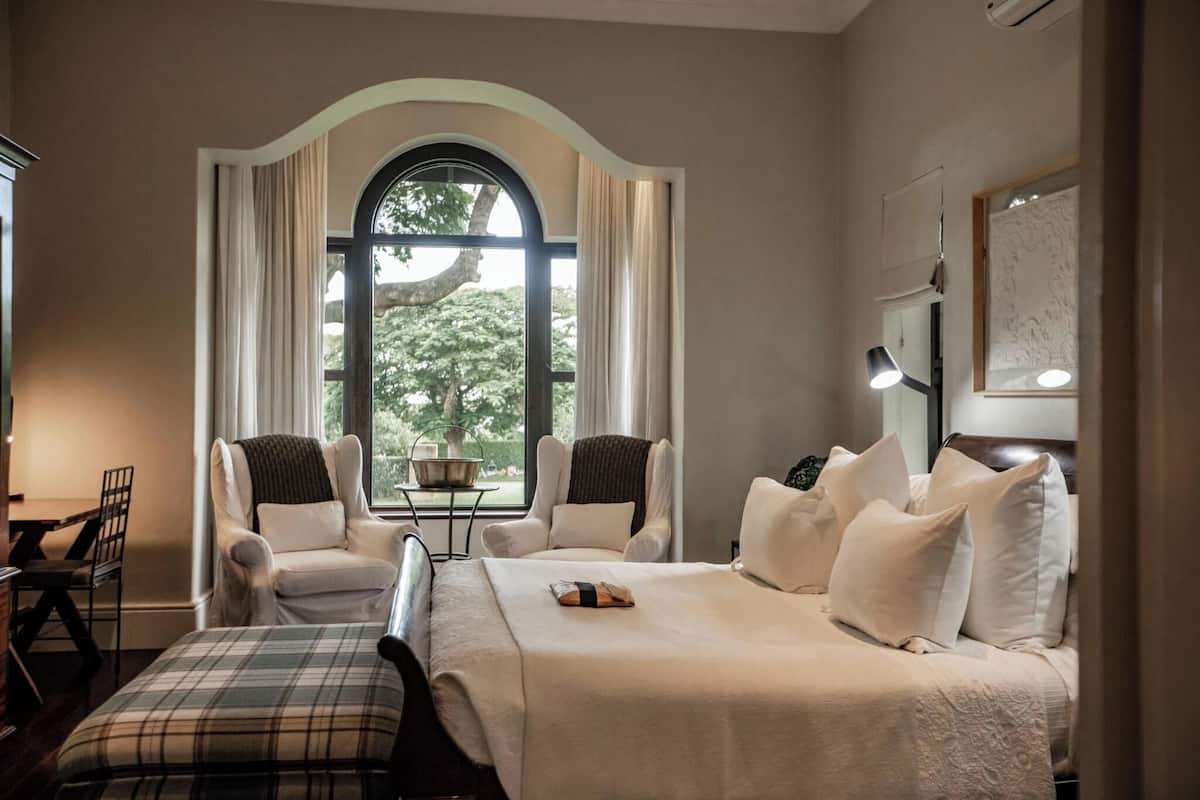 Premium bedding, in-room safe, desk, laptop workspace