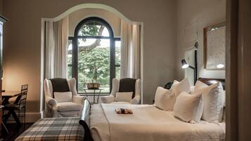 Premium bedding, in-room safe, individually decorated