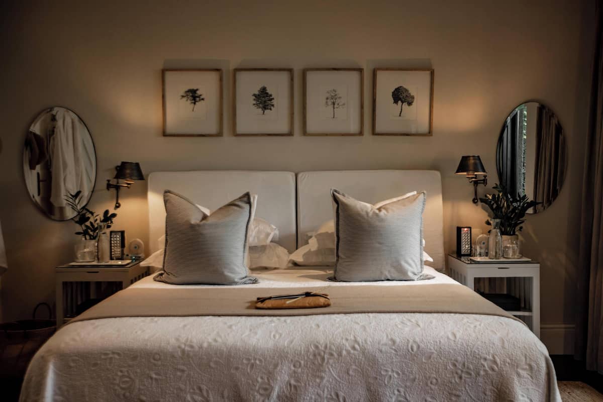 Premium bedding, in-room safe, desk, laptop workspace