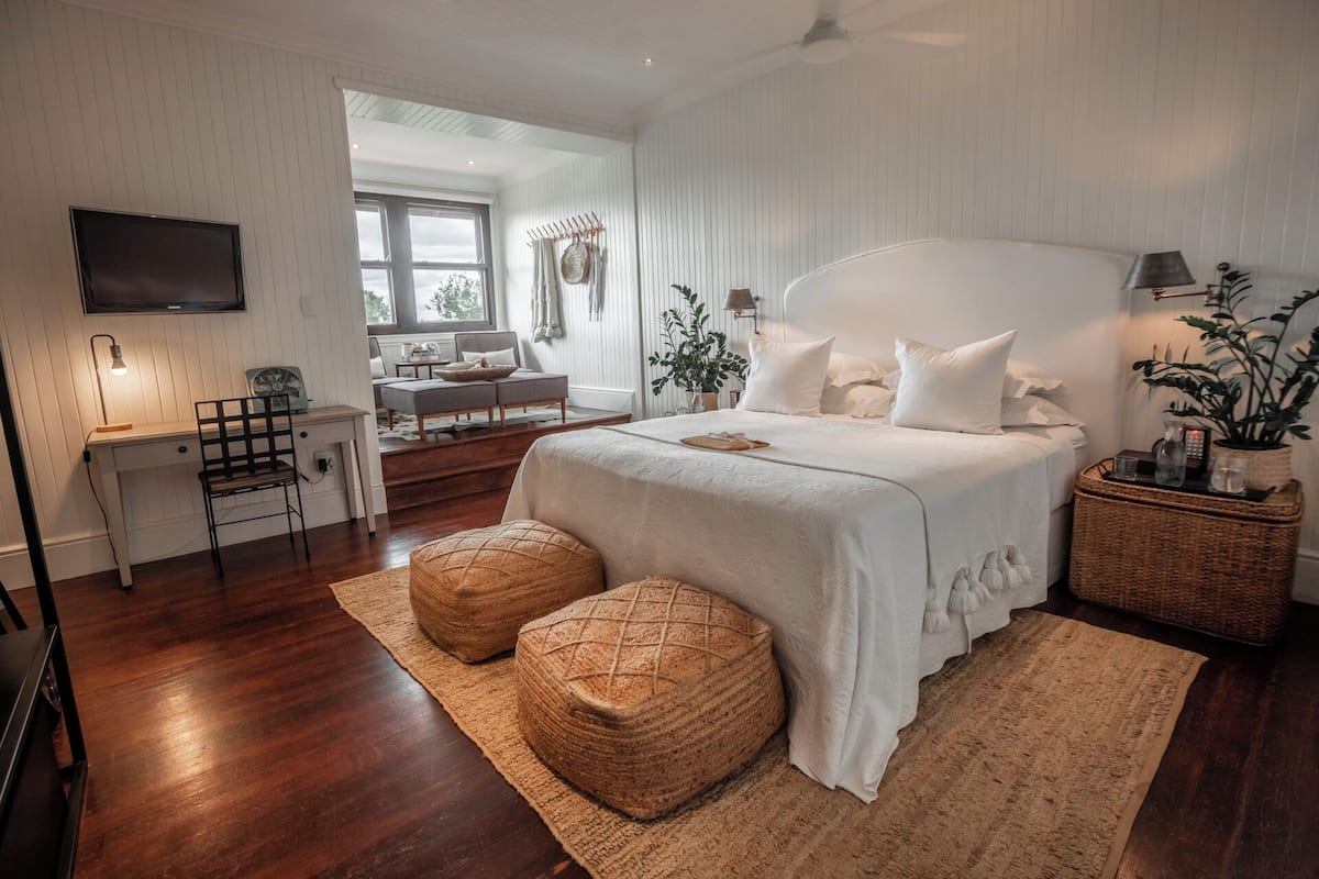 Premium bedding, in-room safe, desk, laptop workspace