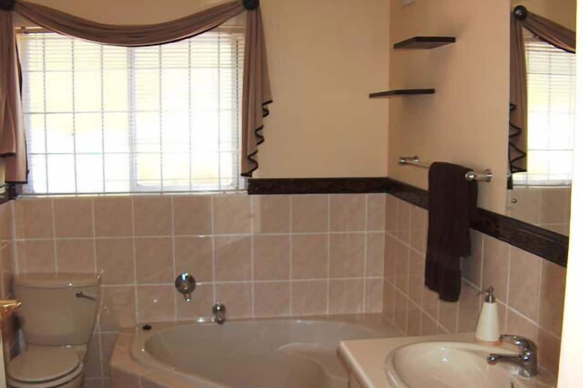 Family Quadruple Room | Bathroom | Towels