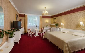 Deluxe Room, 1 Bedroom | Minibar, in-room safe, desk, soundproofing - Hotel Ostrov (Nymburk)