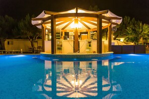 Poolbar