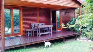 Timber cottages (10) | Terrace/patio - Pine Tree Lodge (Midrand)